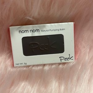 Peek nom nom natural plumping balm